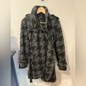 Funky check print black/gray Steve Madden coat size small.